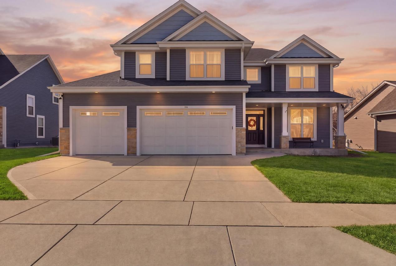 520 Edgewater Dr, West Bend, WI 53095