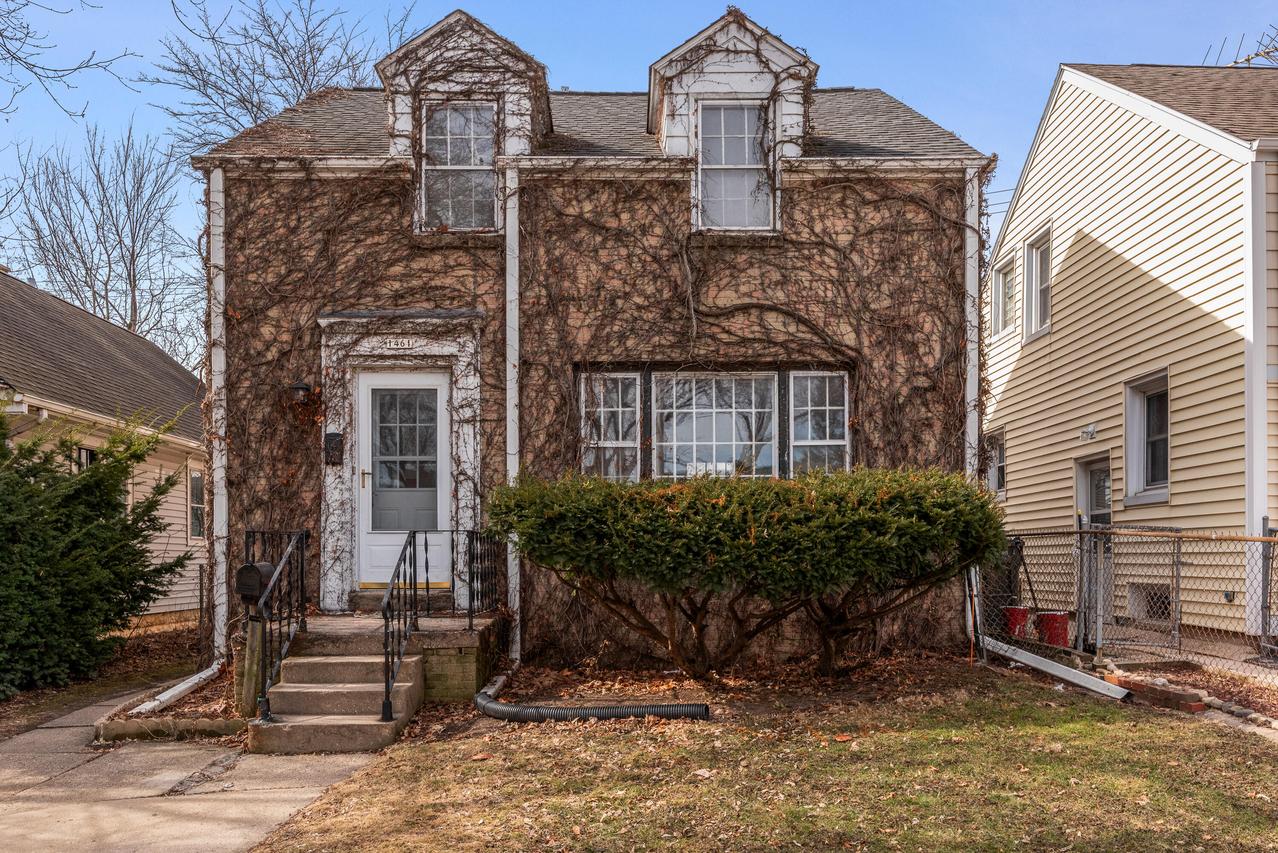 1461 S 91st St, West Allis, WI 53214