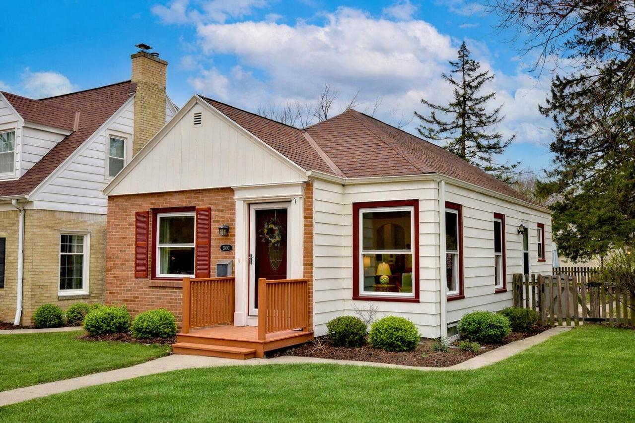 2830 N 78th St, Milwaukee, WI 53222