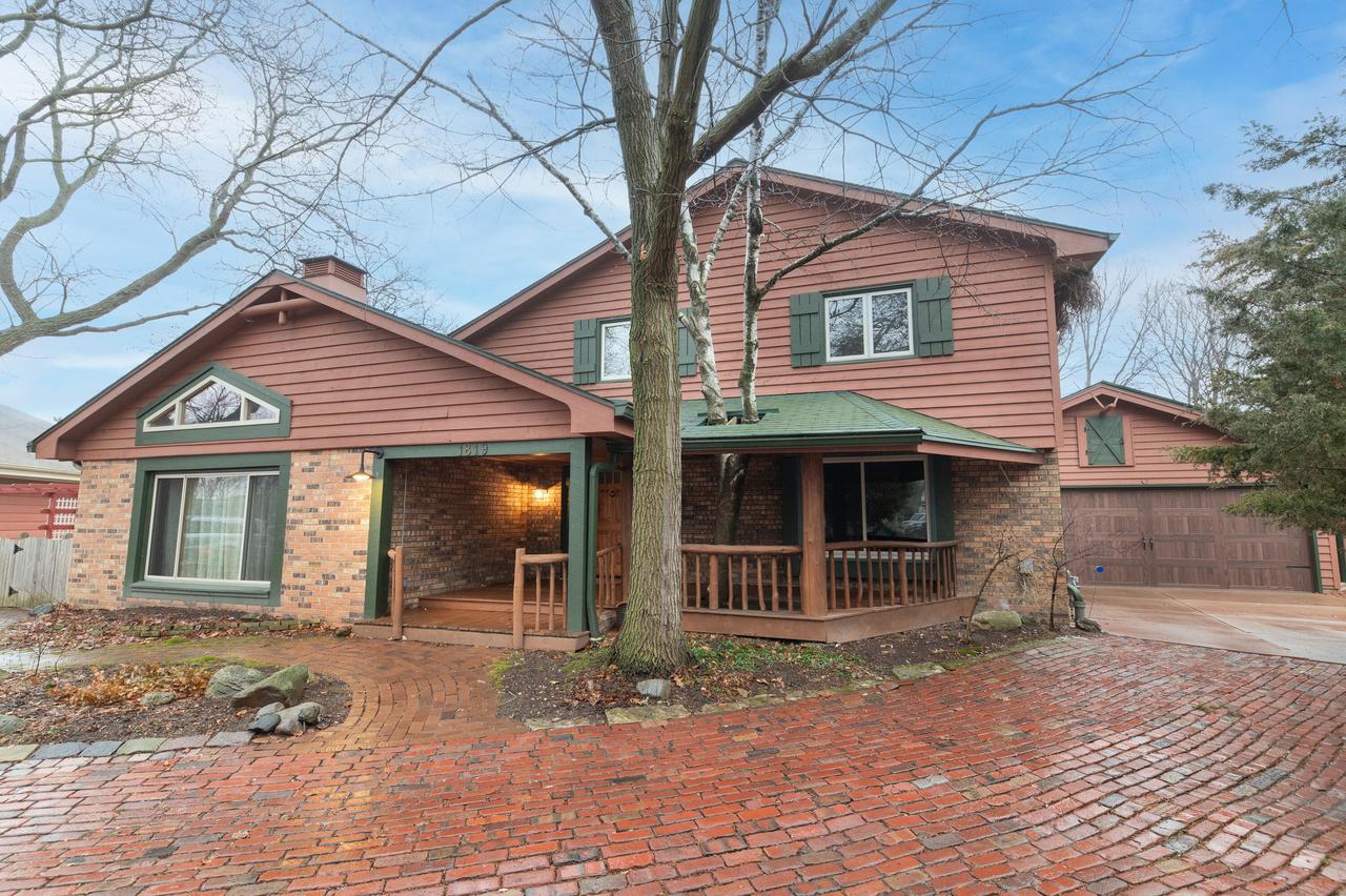 1819 W Holmes Ct, Milwaukee, WI 53221