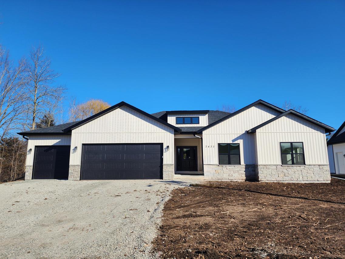 3433 Paula St, Green Bay, WI 54311