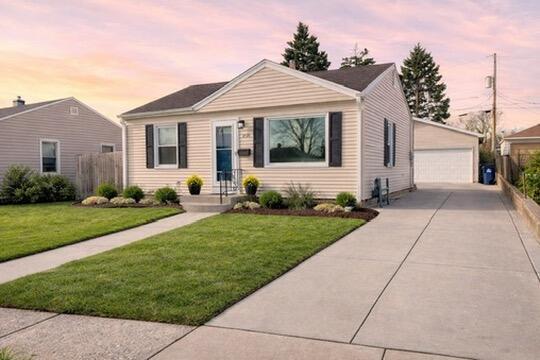 2520 E Crescent St, Racine, WI 53403