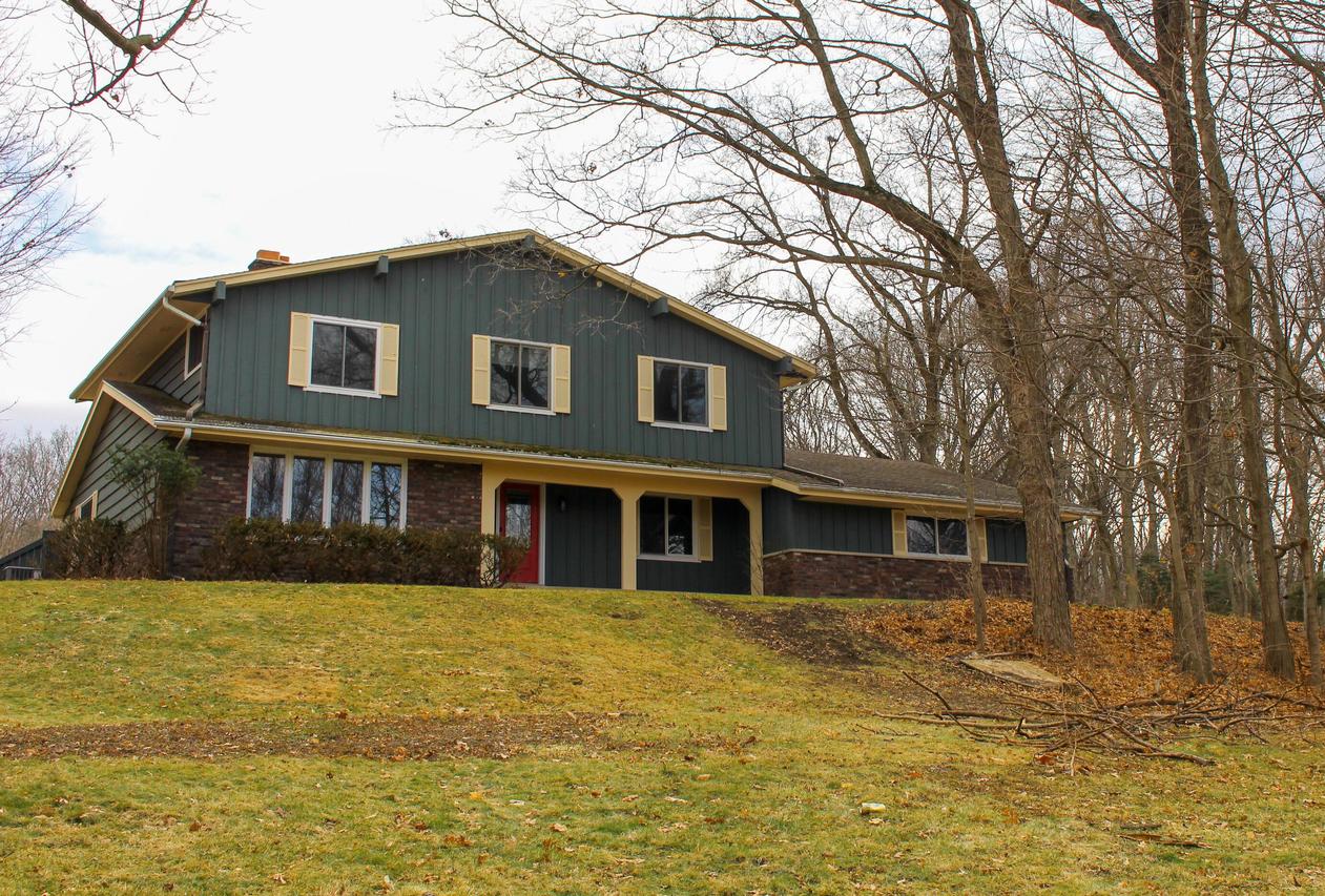 W3490 Oakwood Dr, Geneva, WI 53147