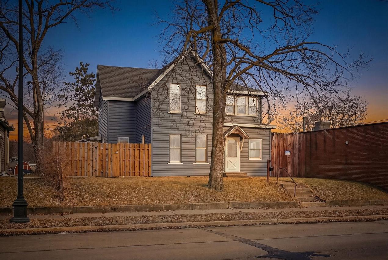 220-222 Copeland Ave, La Crosse, WI 54603