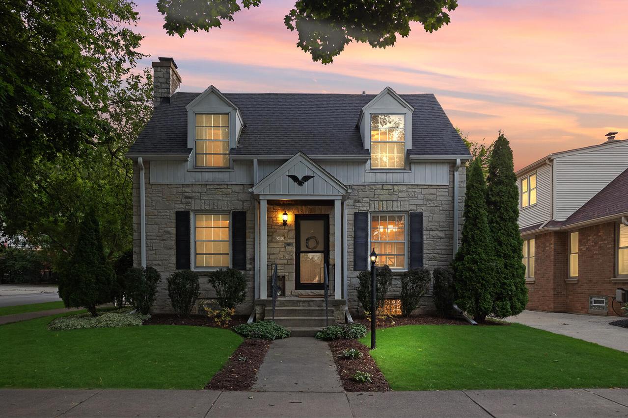 2403 N 71st St, Wauwatosa, WI 53213