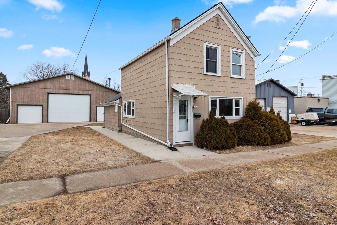 1010 Hamilton St, Manitowoc, WI 54220