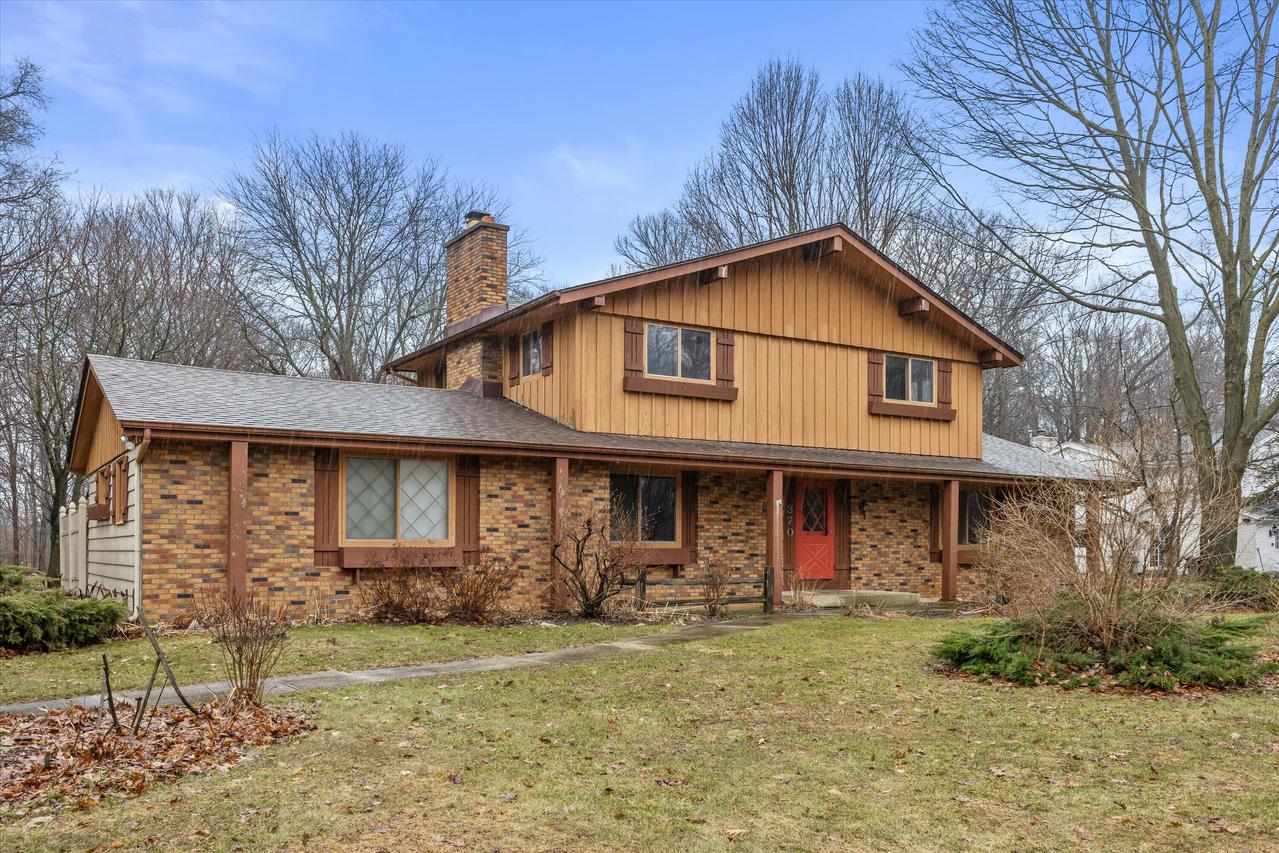 370 Douglas Ln, Cedarburg, WI 53012