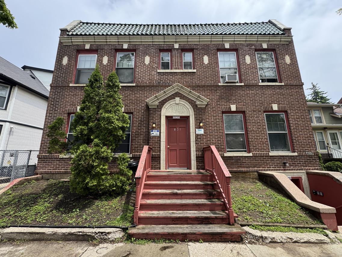 831 College Ave #833, Racine, WI 53403