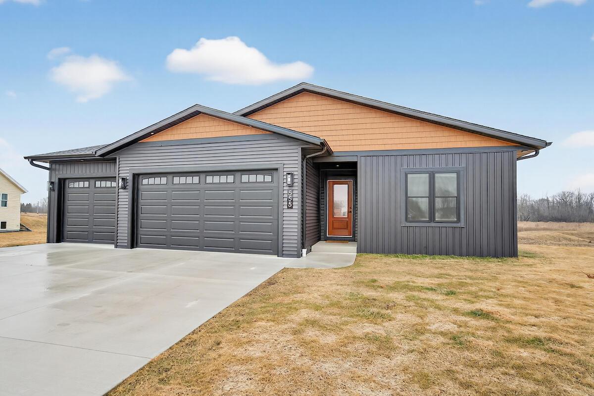 555 Lake Breeze Ln, Random Lake, WI 53075