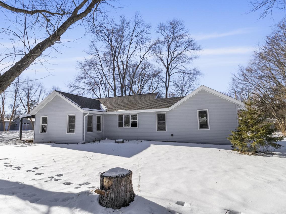 8444 Fish Hatchery Rd, Burlington, WI 53105