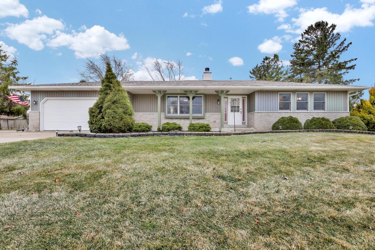 6215 W Leroy Ave, Greenfield, WI 53220