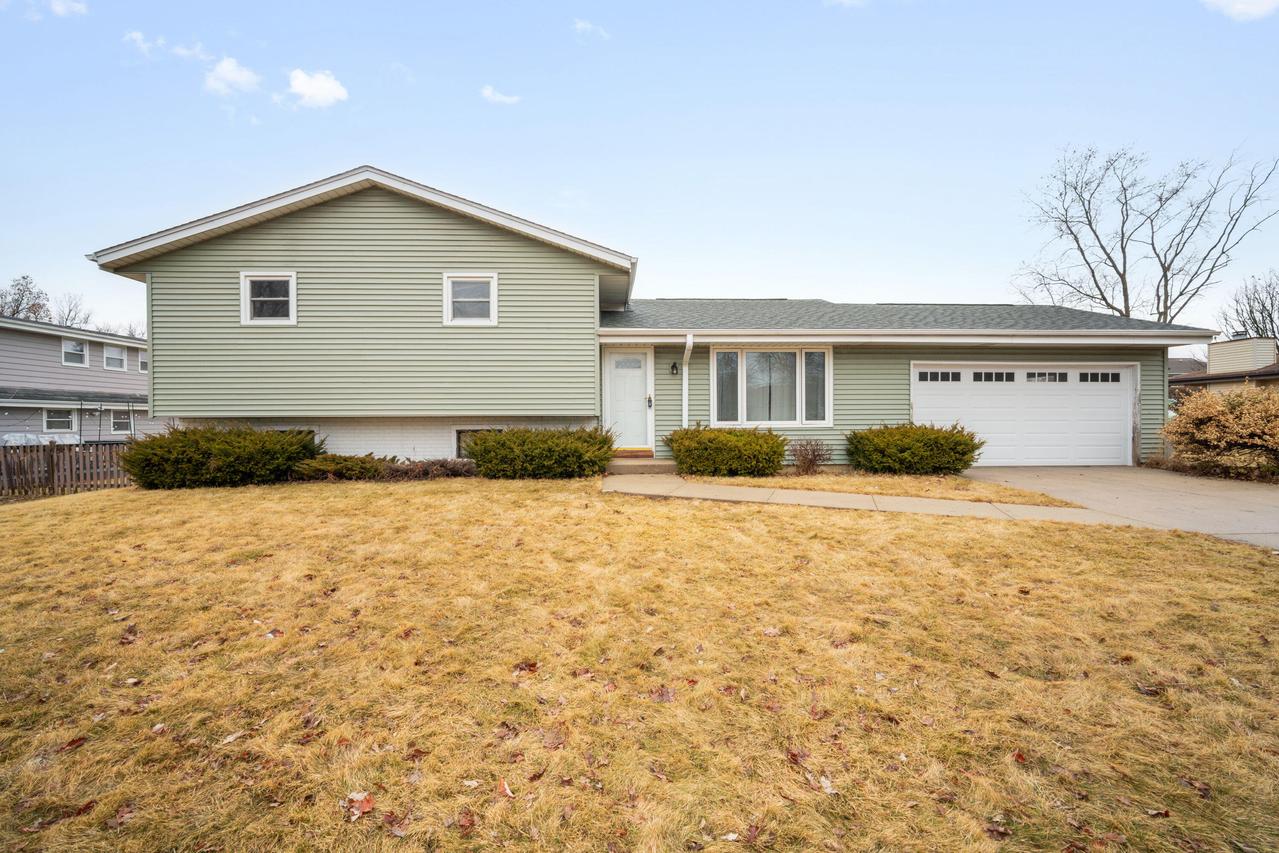 9622 W Tupelo Ct, Milwaukee, WI 53224