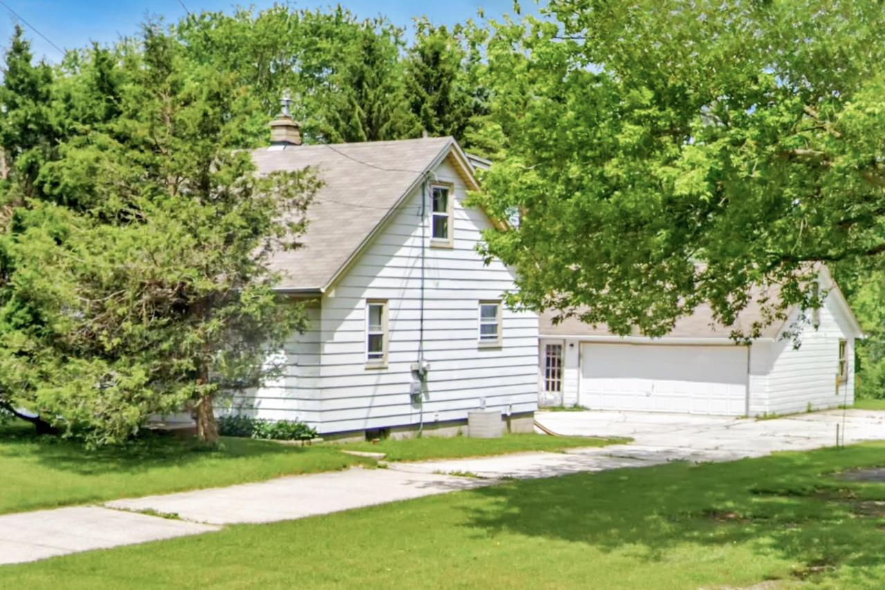 3776 Hubertus Rd, Richfield, WI 53033