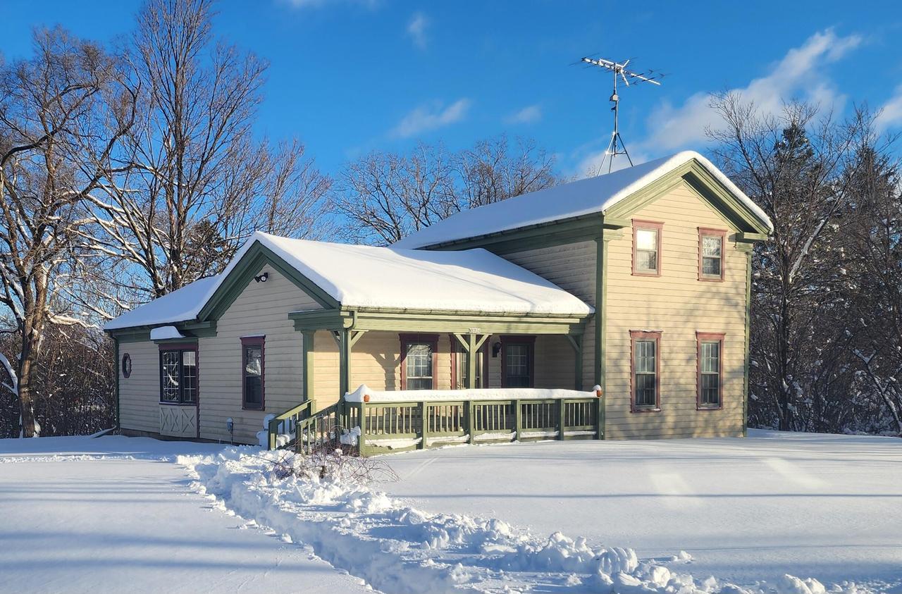 5726 N Lyons Rd, Spring Prairie, WI 53105