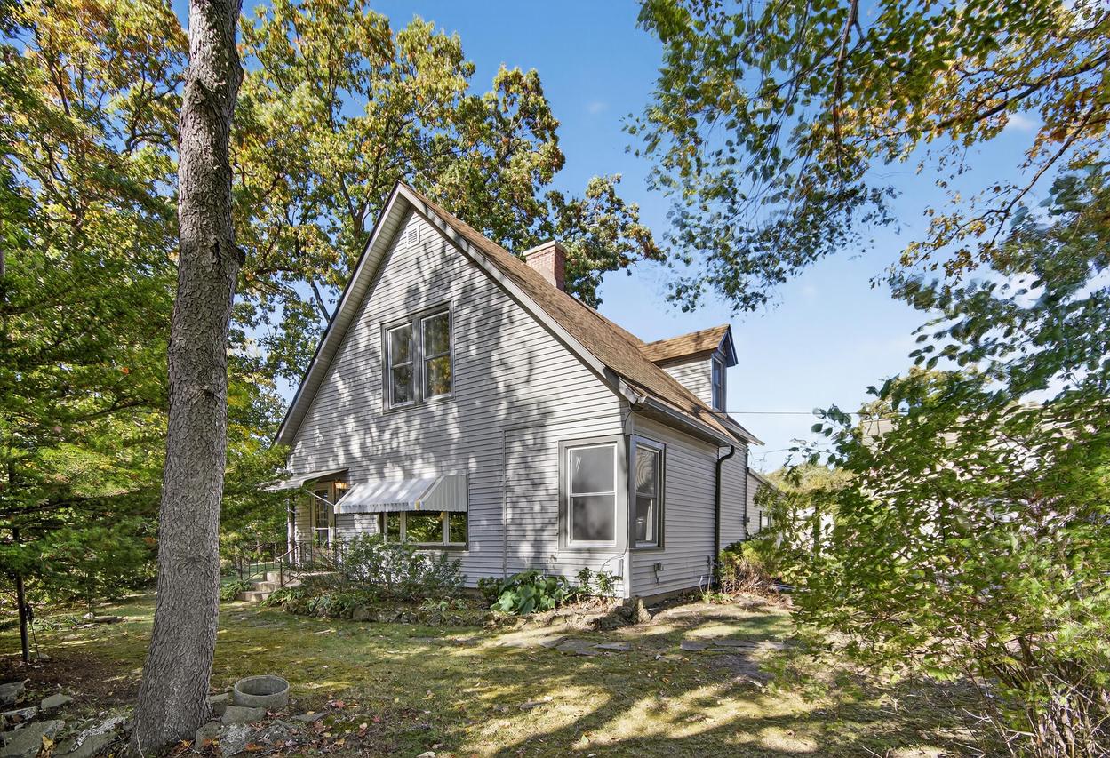 438 Blaine Ave, Racine, WI 53405