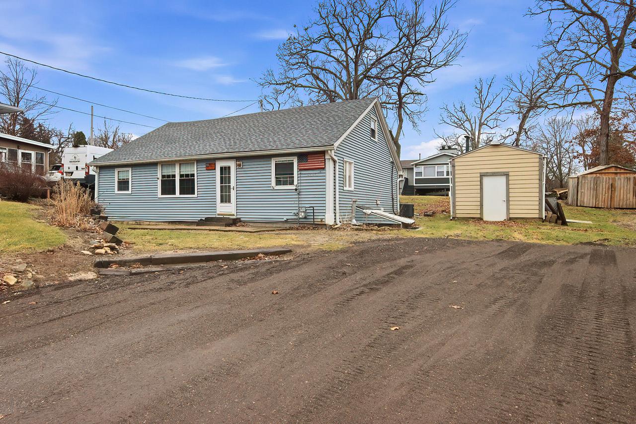 33737 S Lakeshore Dr, Burlington, WI 53105