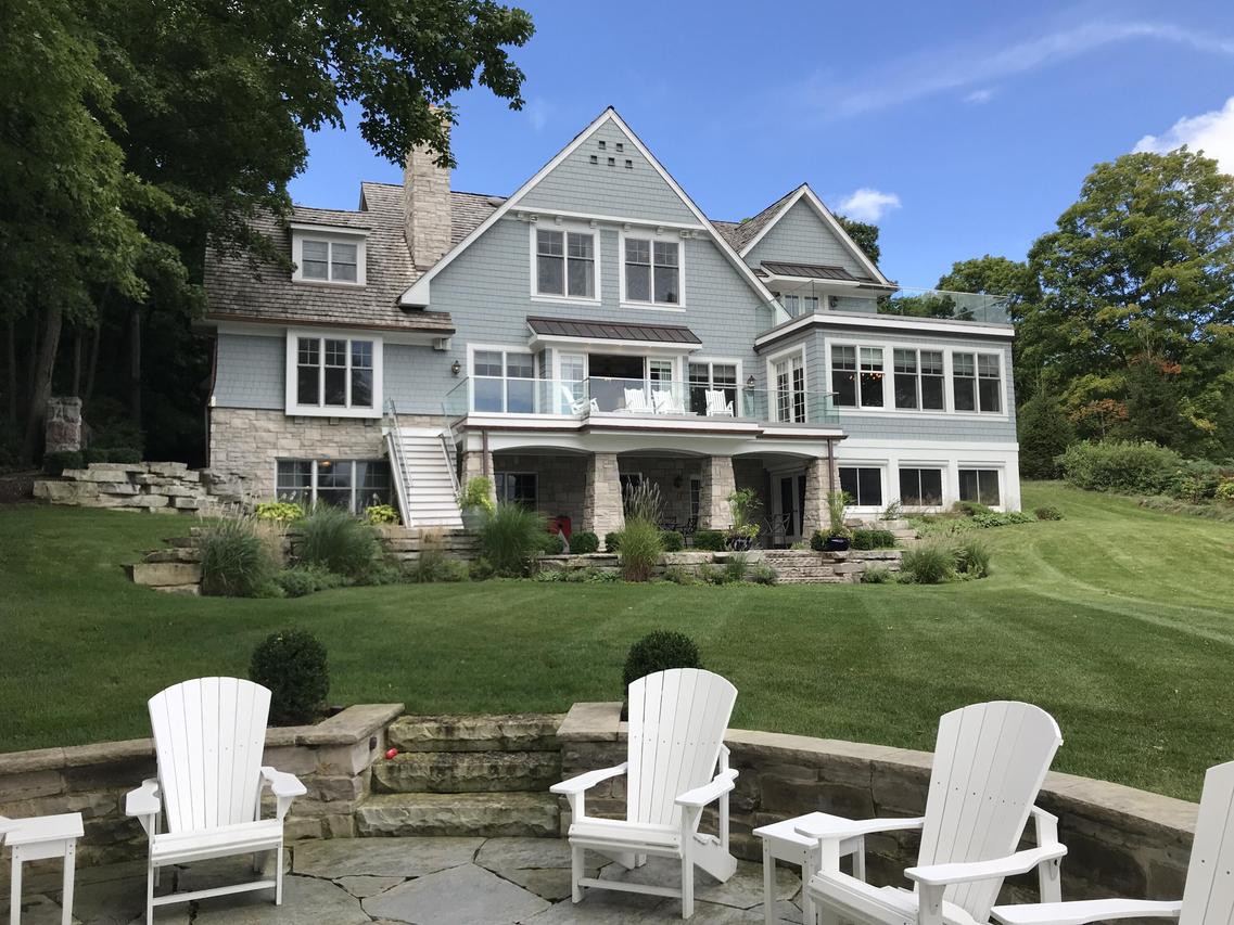 389 N Lakeshore Dr, Fontana, WI 53125