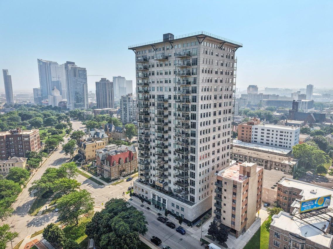 1313 N Franklin Pl #404, Milwaukee, WI 53202