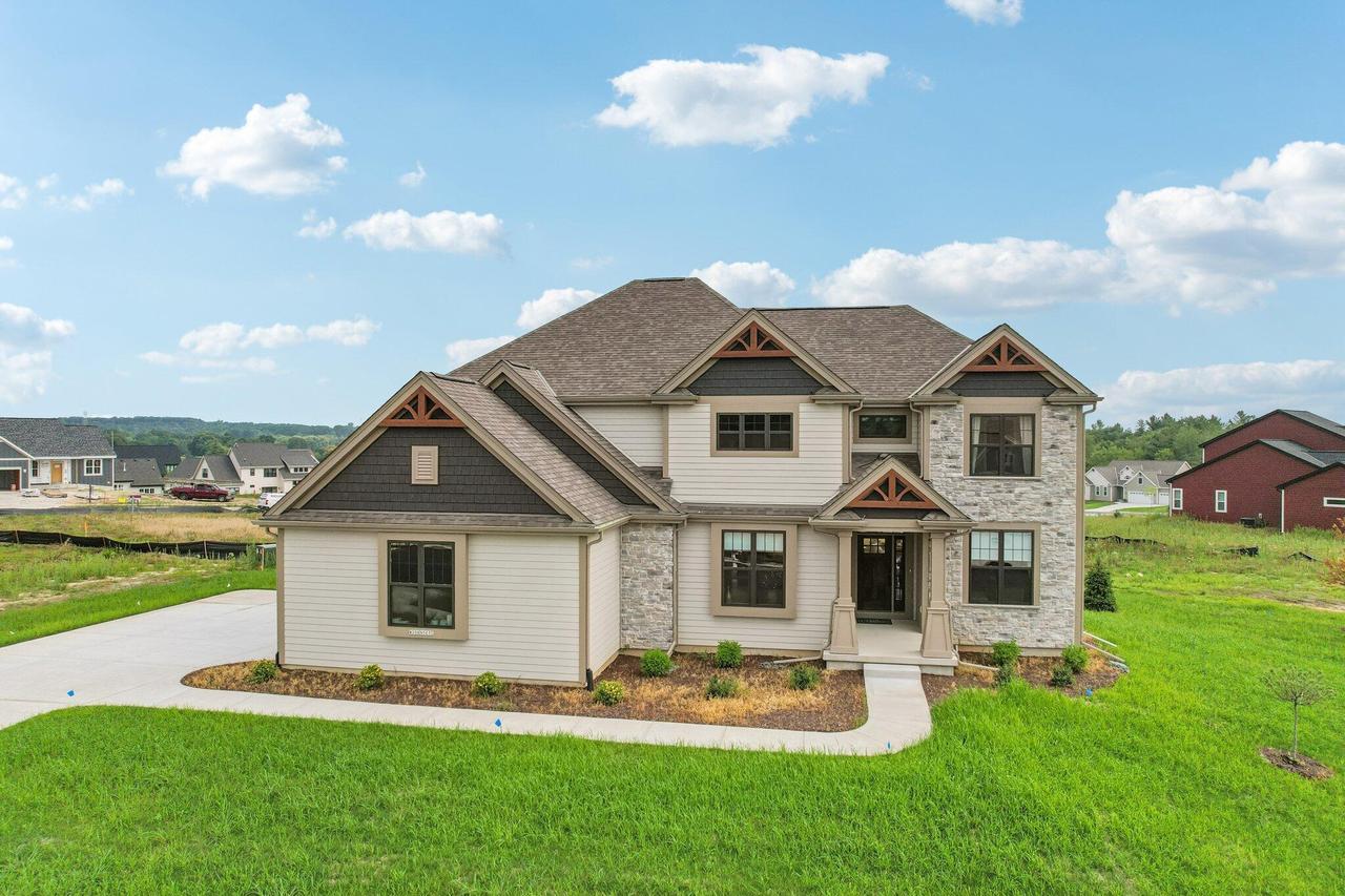 W208N5652 Turnberry Ln, Menomonee Falls, WI 53051