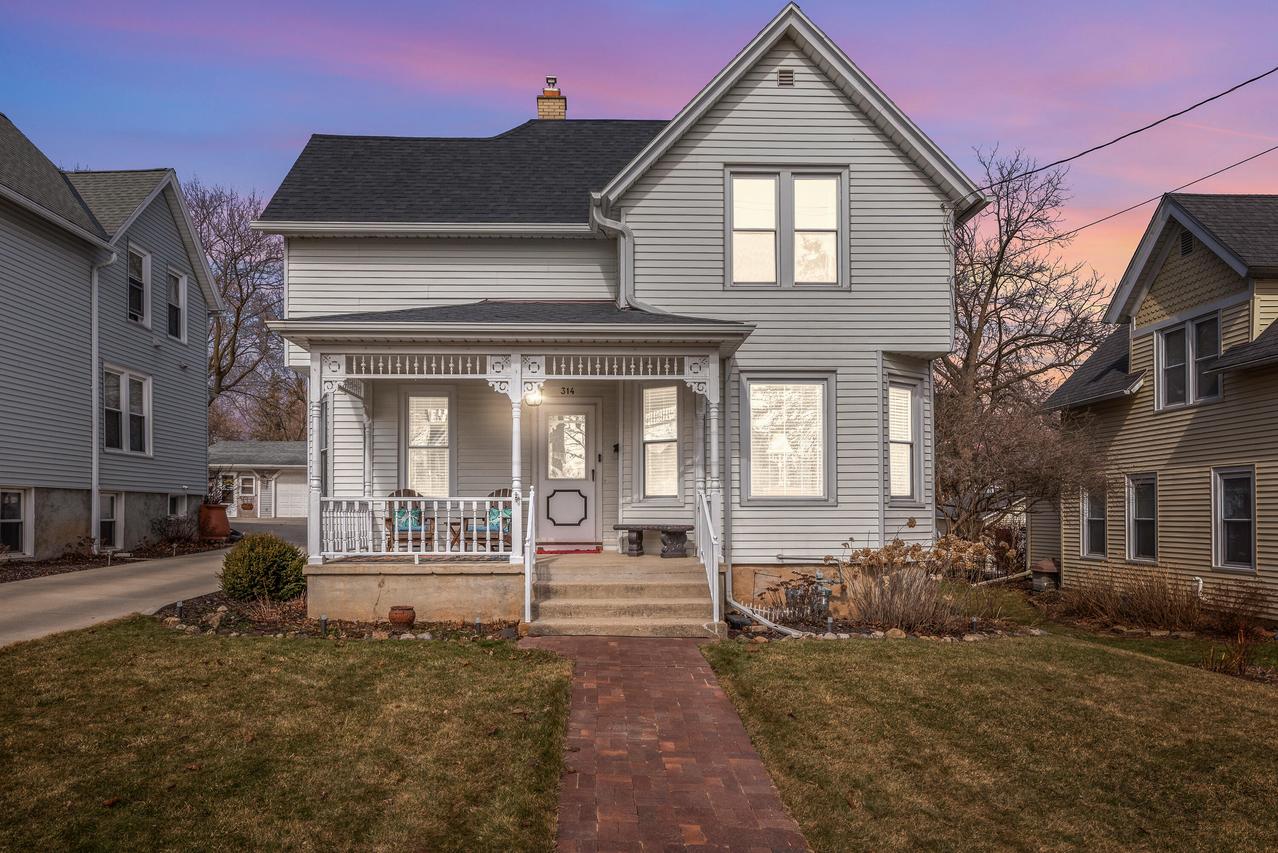 314 Church St, Hartford, WI 53027