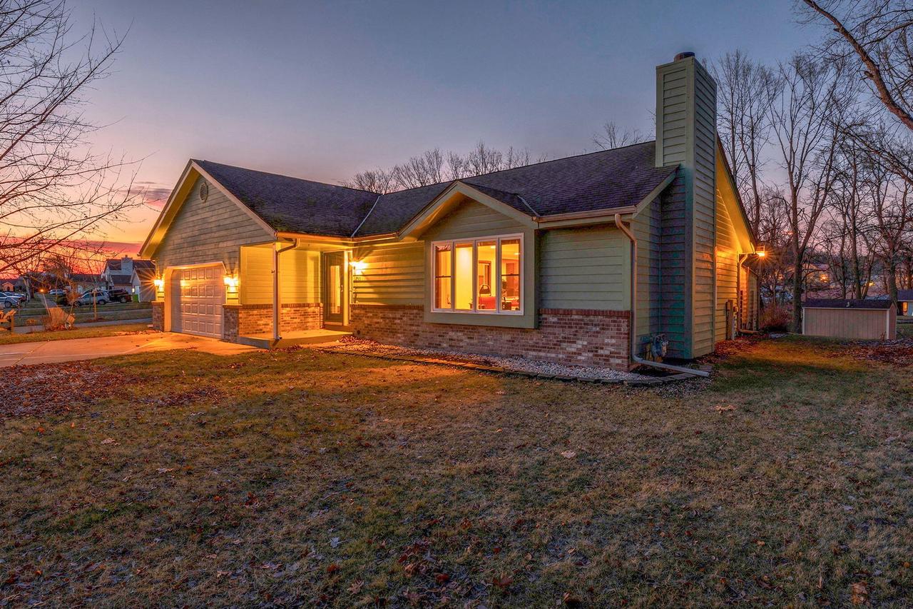 605 Cleveland Ave, Hartford, WI 53027