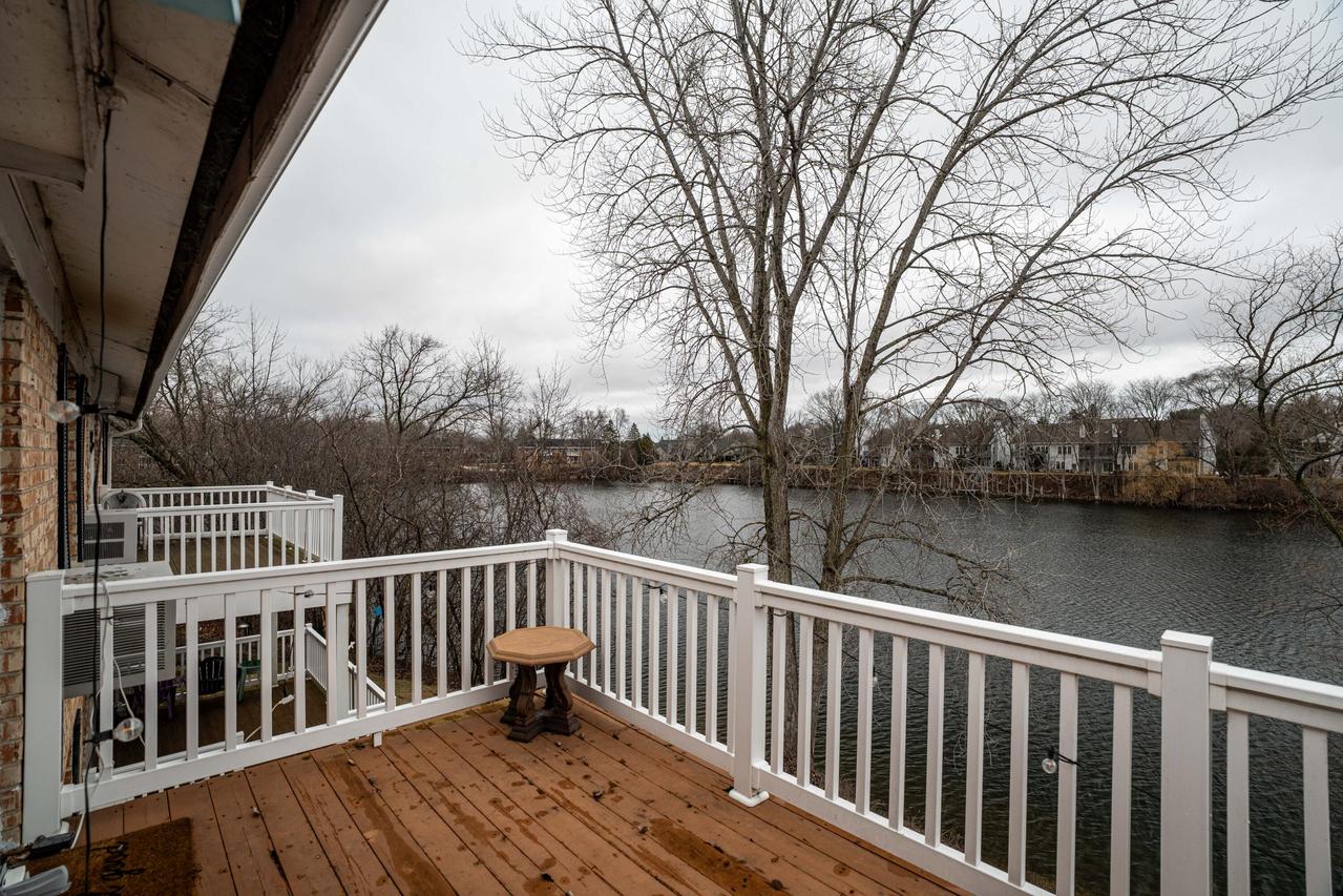 524 Laurel Lake #8, Thiensville, WI 53092