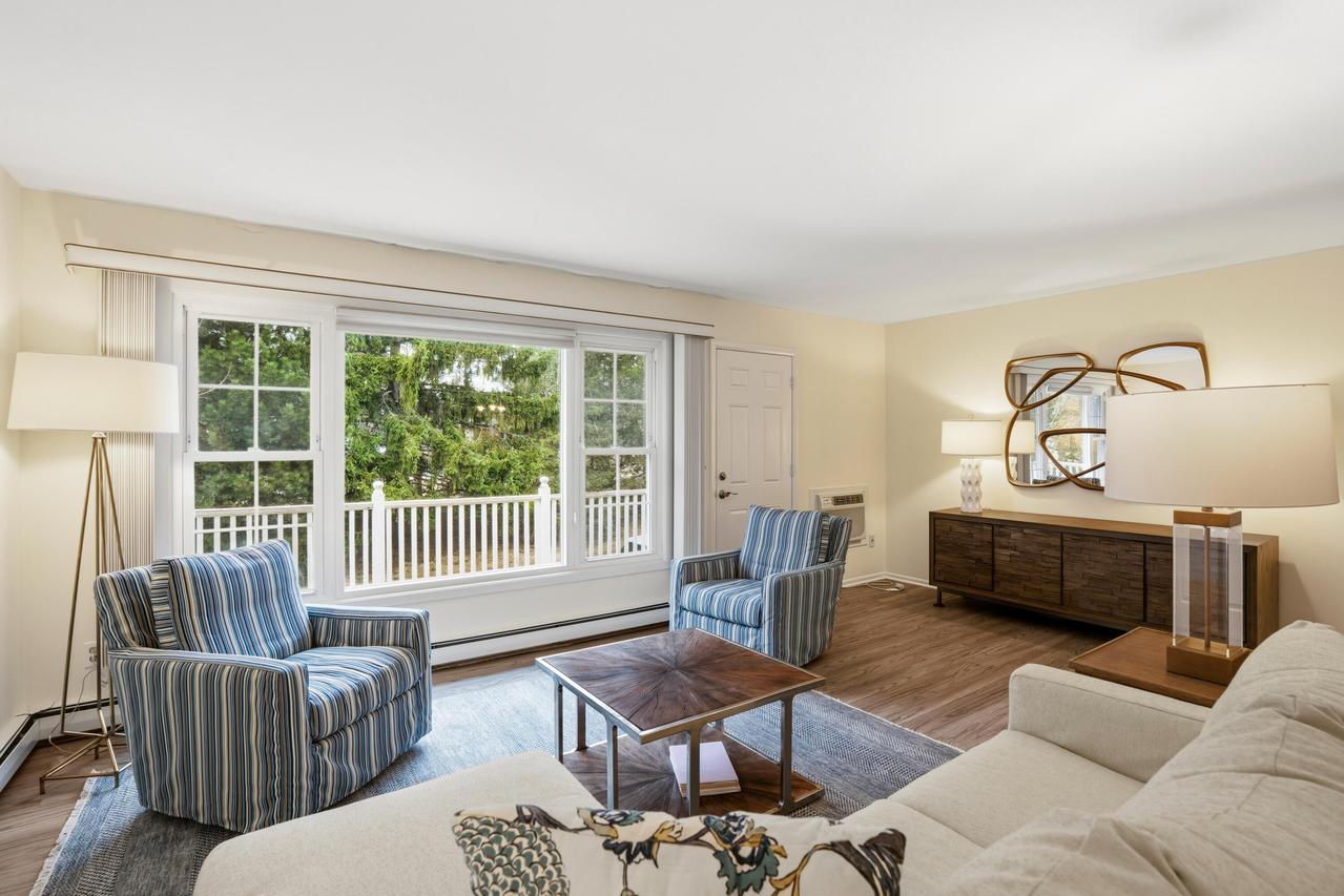 524 Laurel Lake #6, Thiensville, WI 53092