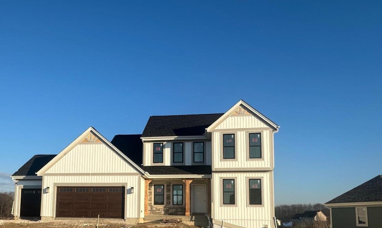 805 Viewpoint Ave, Waukesha, WI 53188