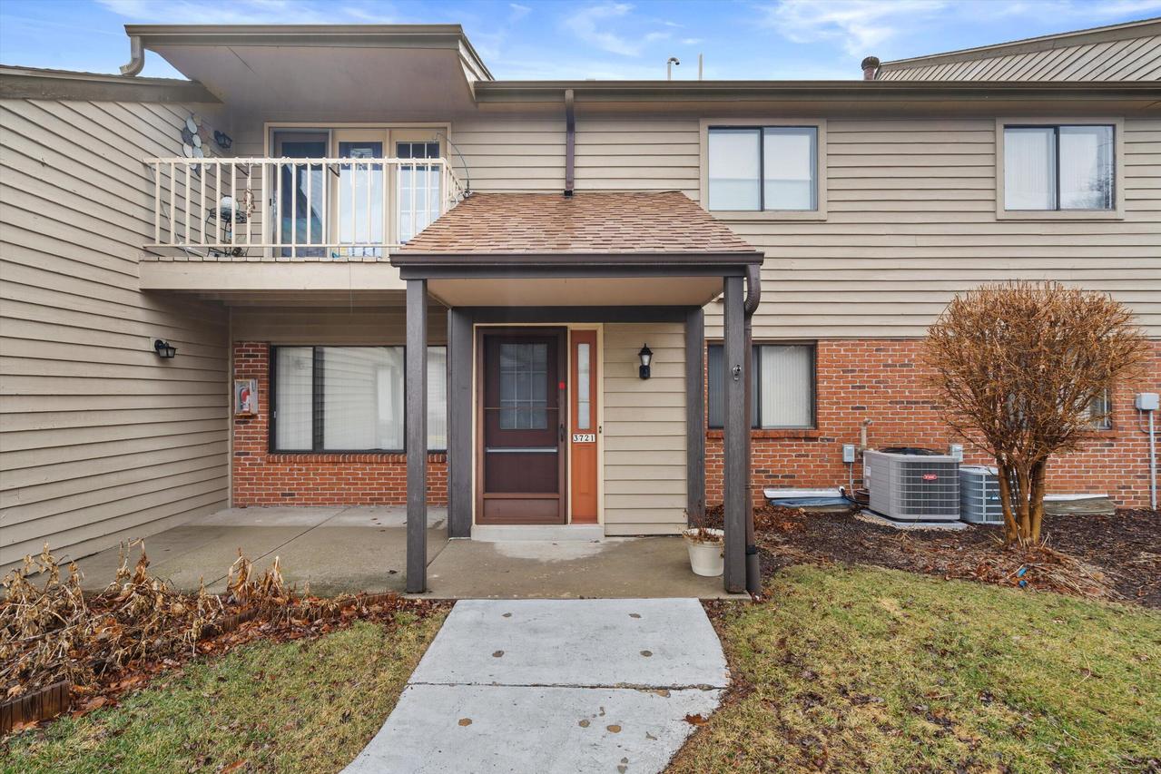 3721 W Loomis Rd, Greenfield, WI 53221