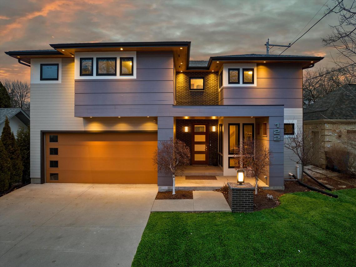 122 W Devon St, Whitefish Bay, WI 53217