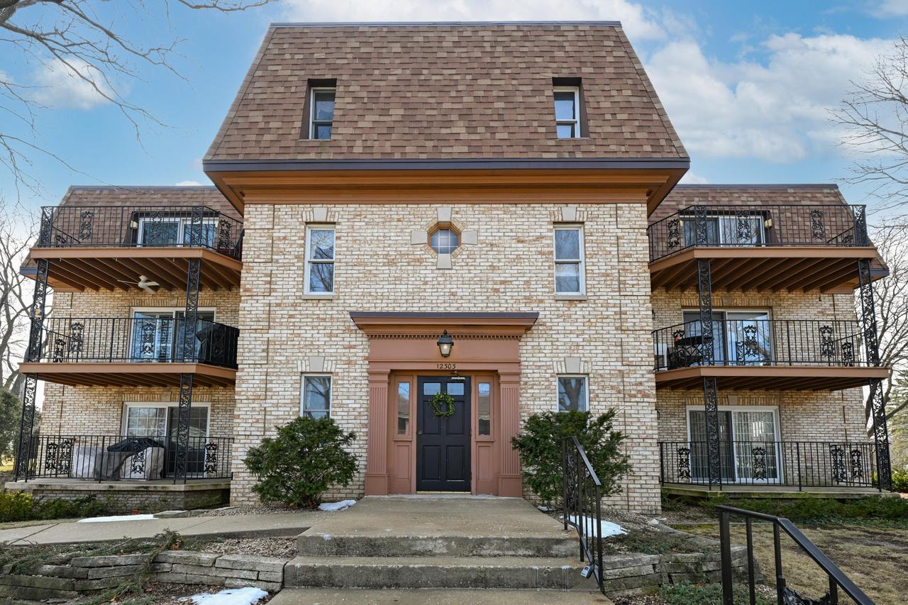 12303 W Center St #1A, Wauwatosa, WI 53222