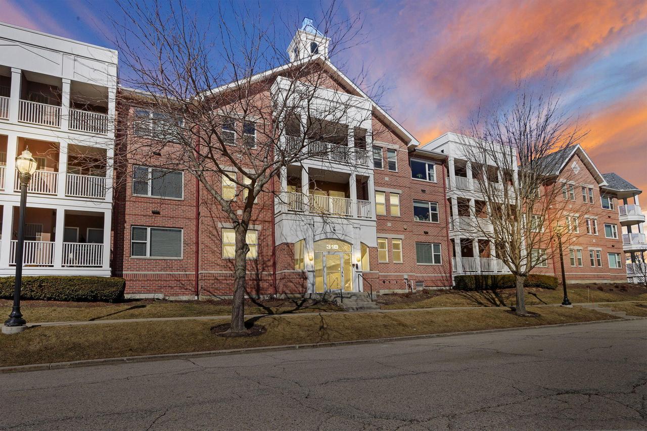 318 57th St #111, Kenosha, WI 53140