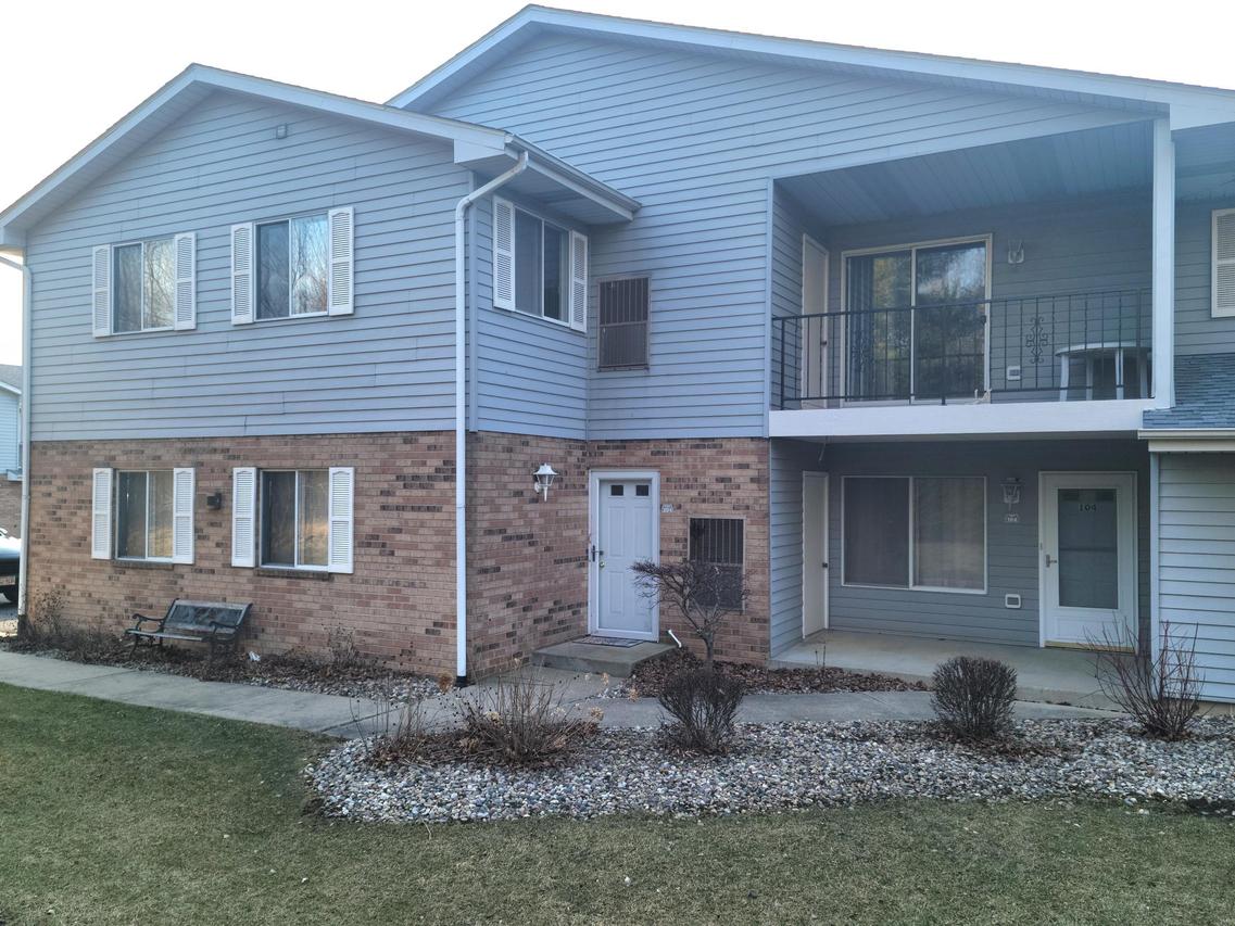 1203 N Sunnyslope Dr #204, Mount Pleasant, WI 53406