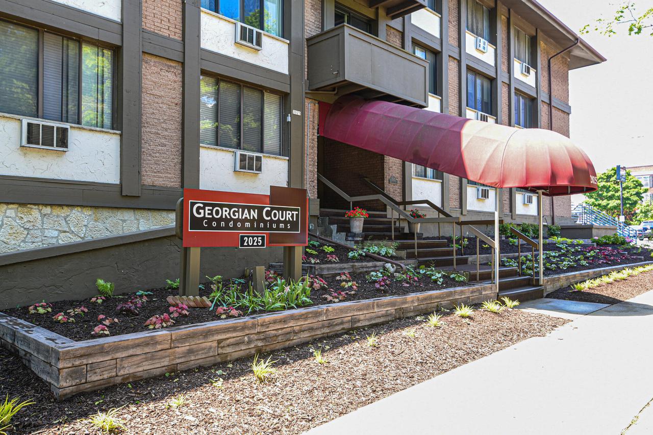 2025 E Greenwich Ave #101, Milwaukee, WI 53211