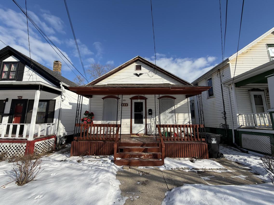 923 Racine St, Racine, WI 53403