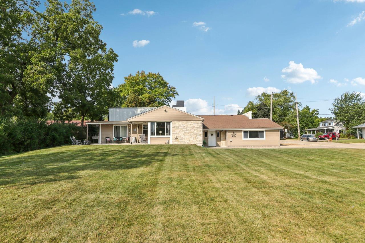 9205 S Chicago Rd, Oak Creek, WI 53154