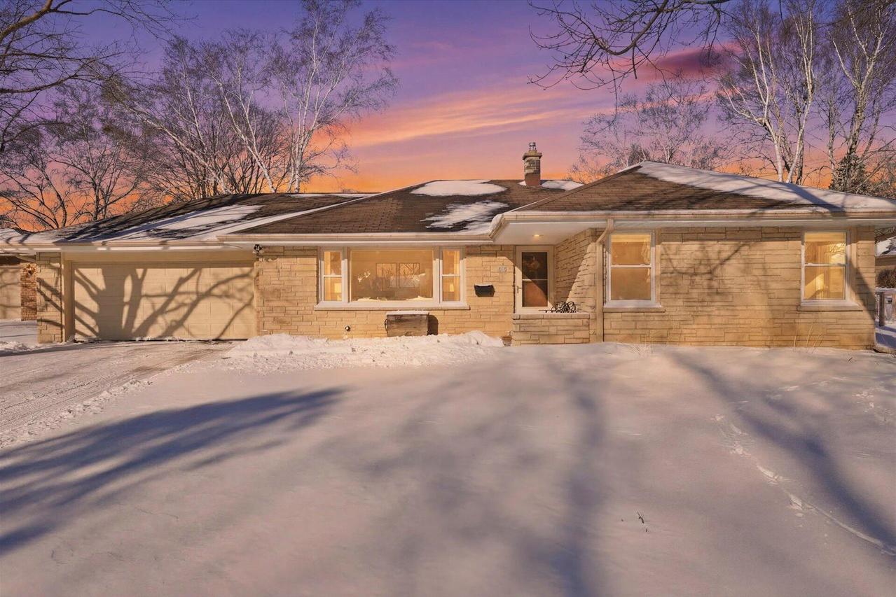 963 14th Ave, Grafton, WI 53024