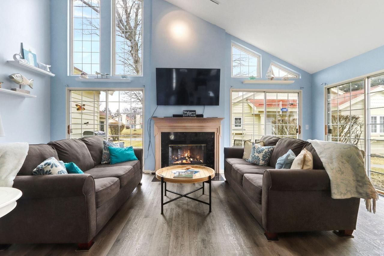 1737 Cottage Dr #7-18, Geneva, WI 53147