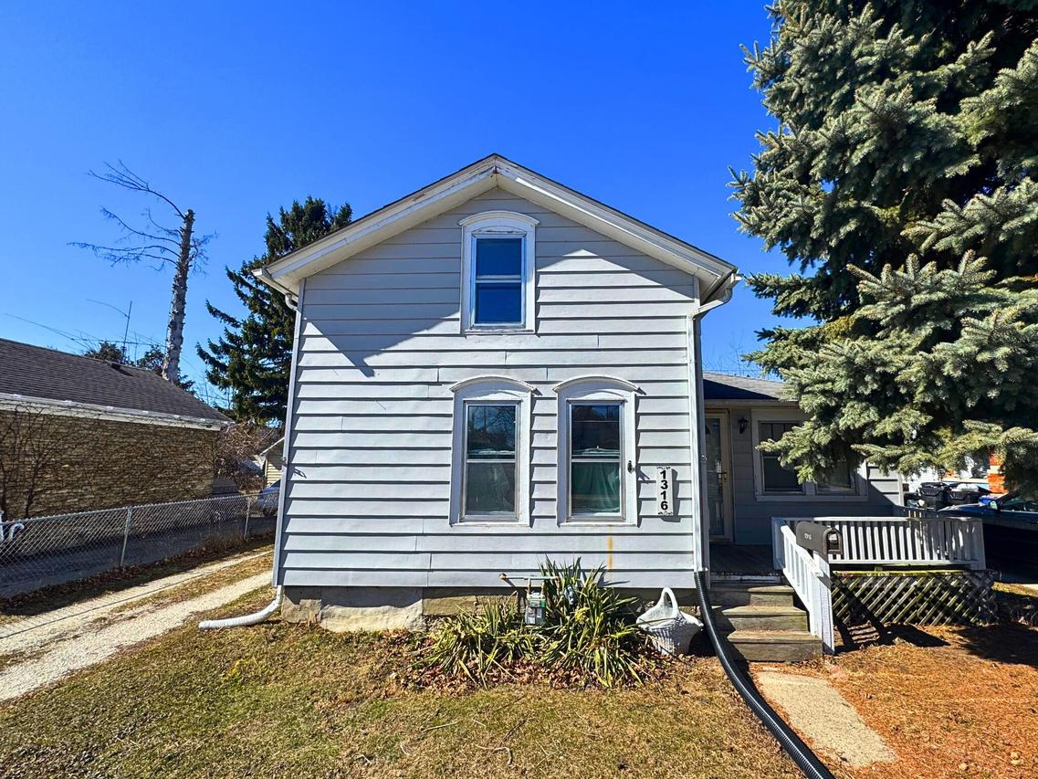 1316 Erie St, Racine, WI 53402