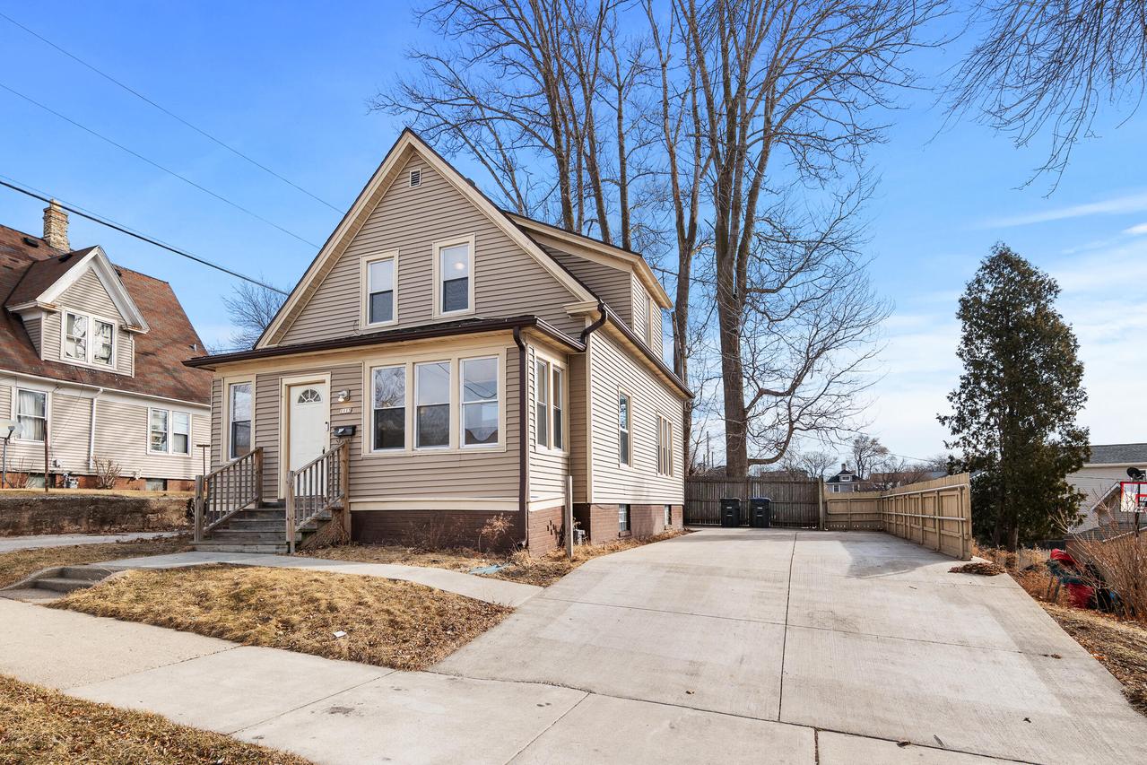 1115 N 11th St, Sheboygan, WI 53081