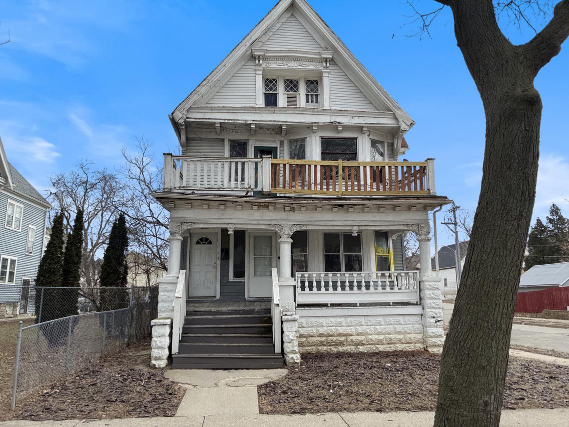 2200 N 42nd St #2202, Milwaukee, WI 53208