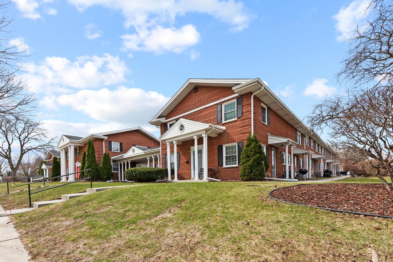 3107 S 122nd St #1, West Allis, WI 53227