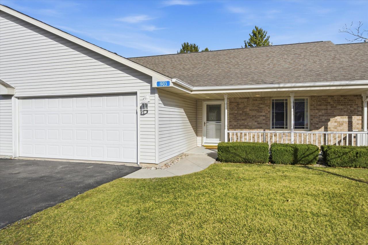 1903 Havenwood Ct, Sheboygan, WI 53081
