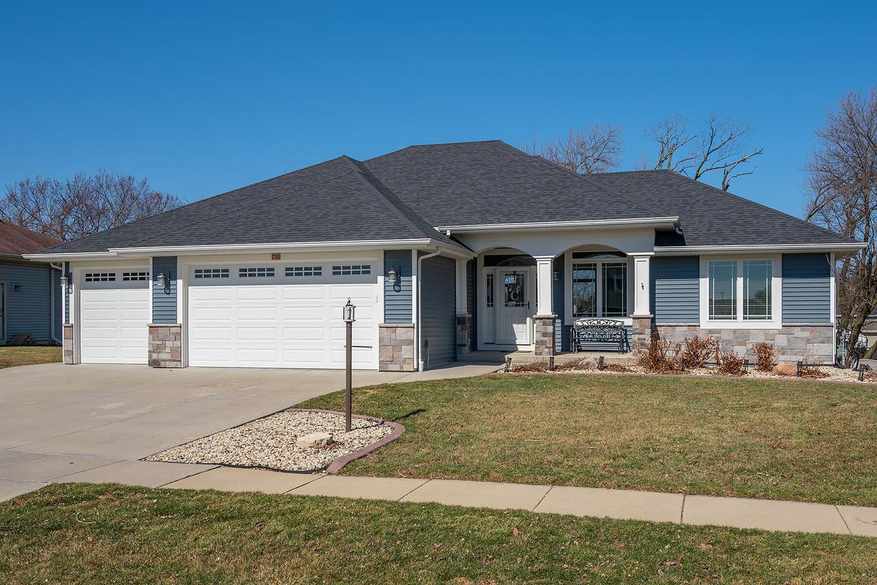 738 Willow Bend, Waterford, WI 53185