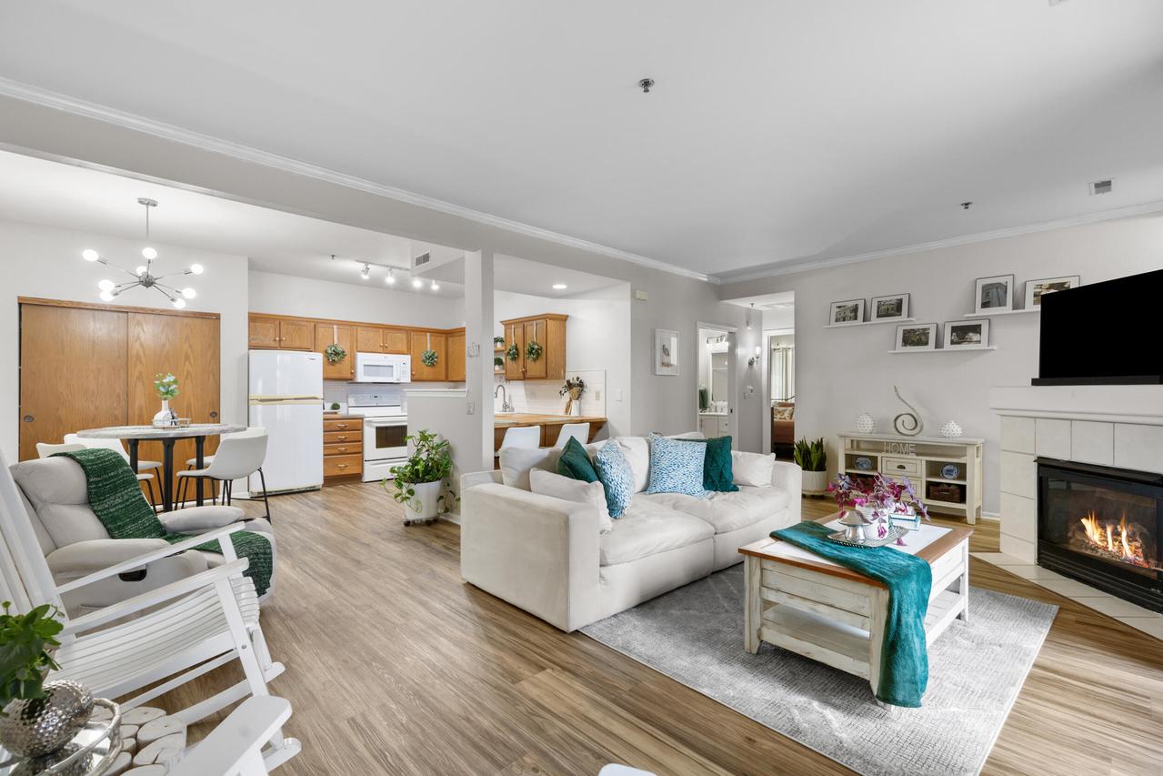 435 W Aspen Dr #18, Oak Creek, WI 53154