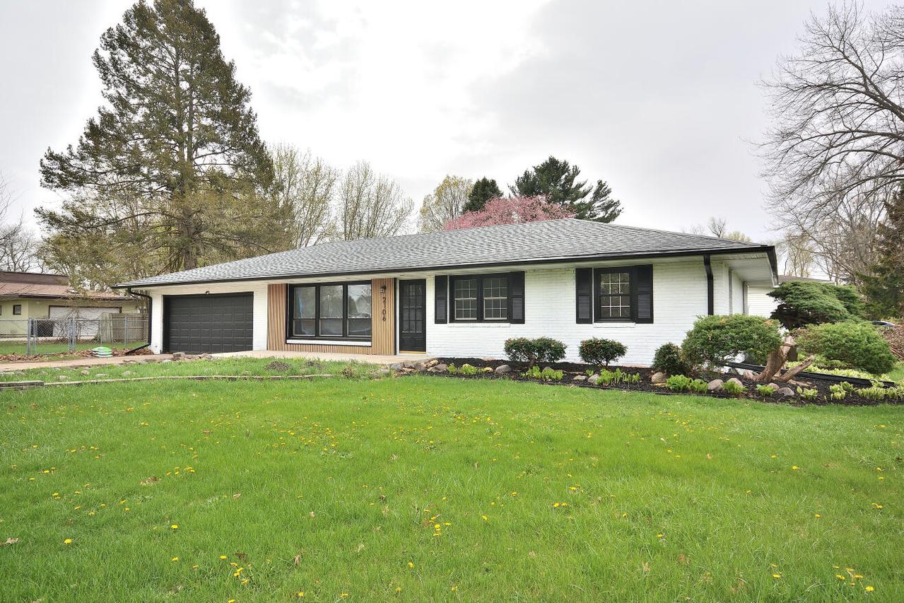 2106 Murphy Woods Rd, Beloit, WI 53511