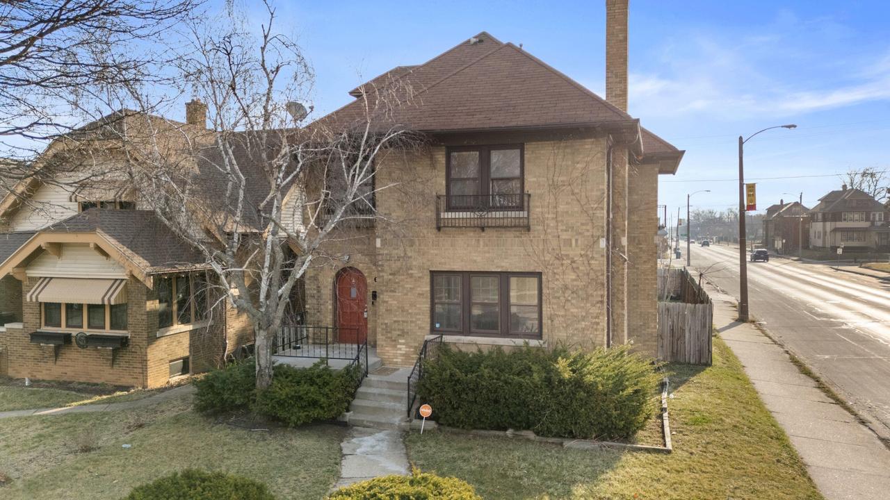 2704 N 46th St, Milwaukee, WI 53210