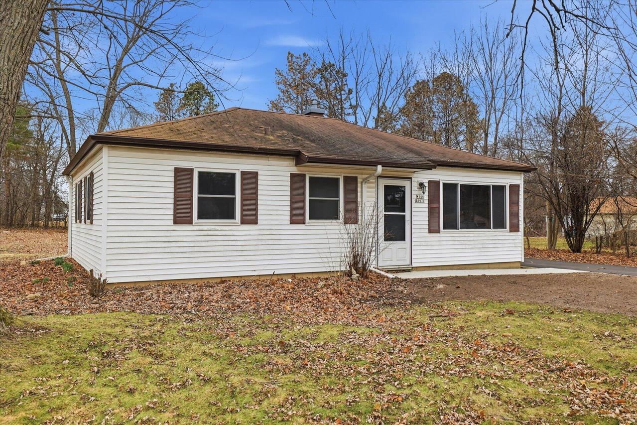 W146S6971 Catalina Dr, Muskego, WI 53150