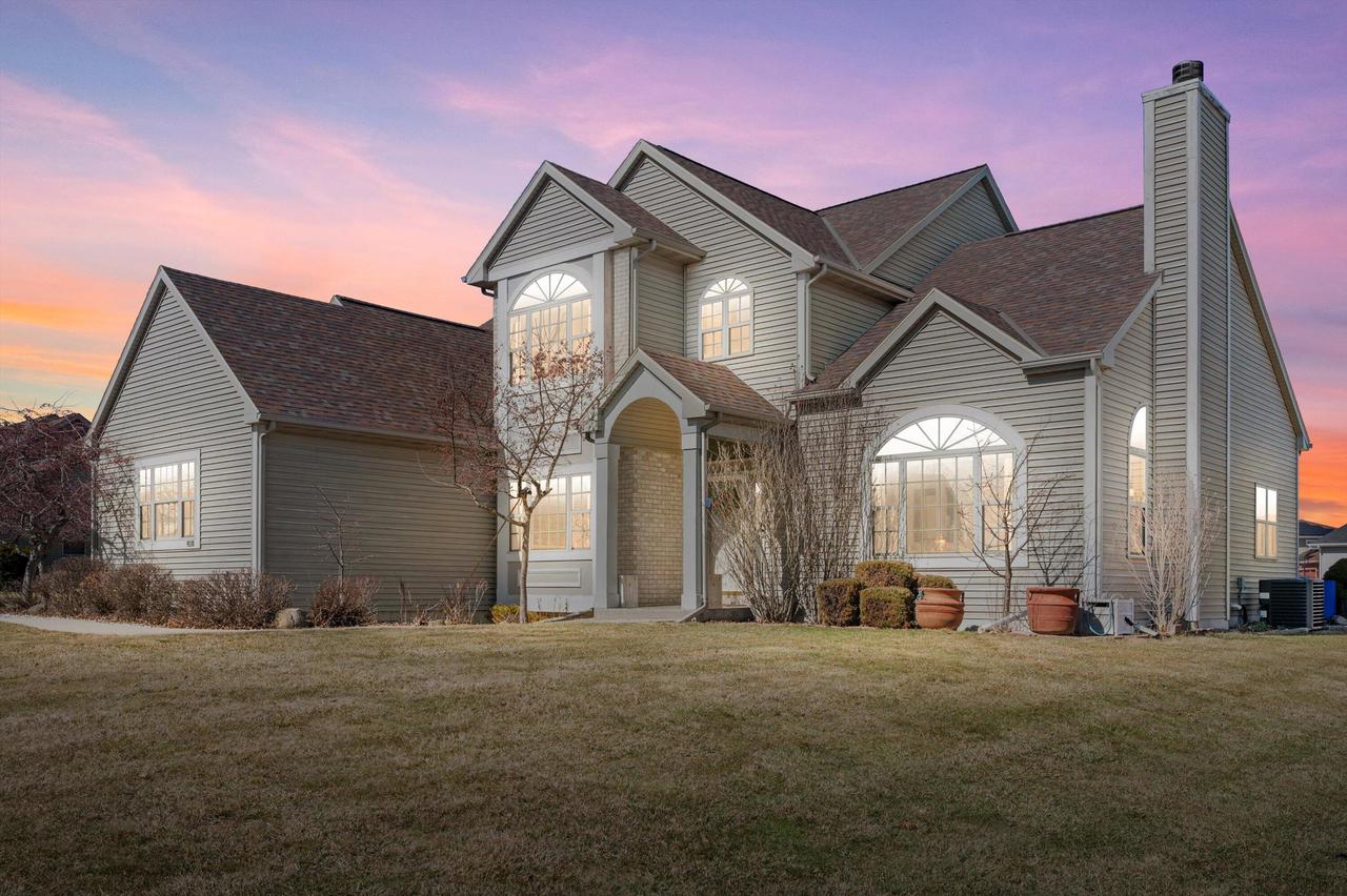 4732 W Woodward Dr, Franklin, WI 53132