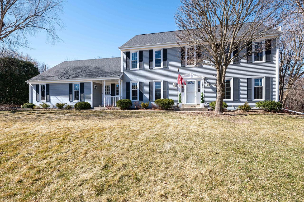 1095 Ridge Rd, Brookfield, WI 53186